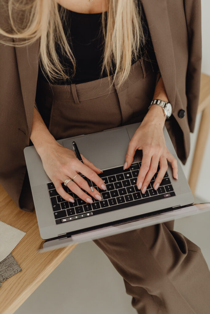 Manhattan business woman working on her computer after attending therapy that empowers her to be her best version. 