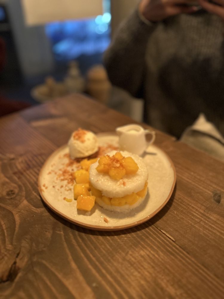 Solo-date at Mango mango in New York