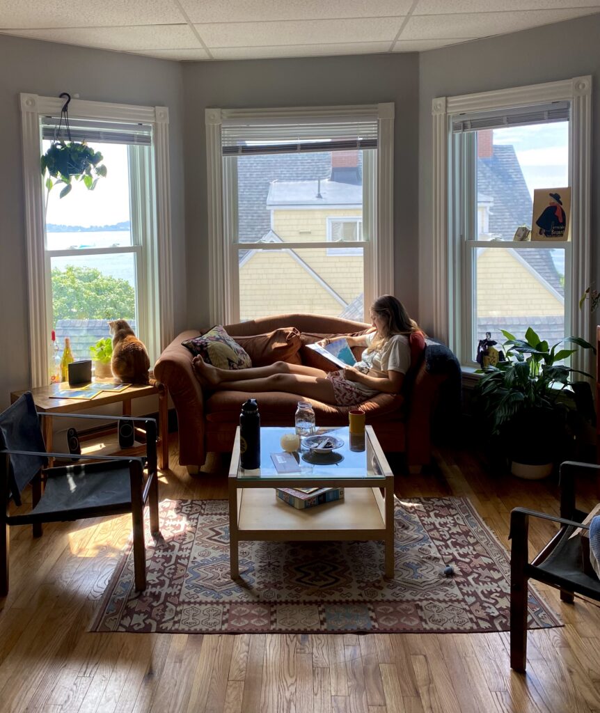 Woman reading a book and not pressuring herself to make the perfect summer at New York