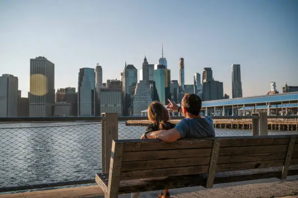 Couple slowly growing separately without them noticing it at Manhattan