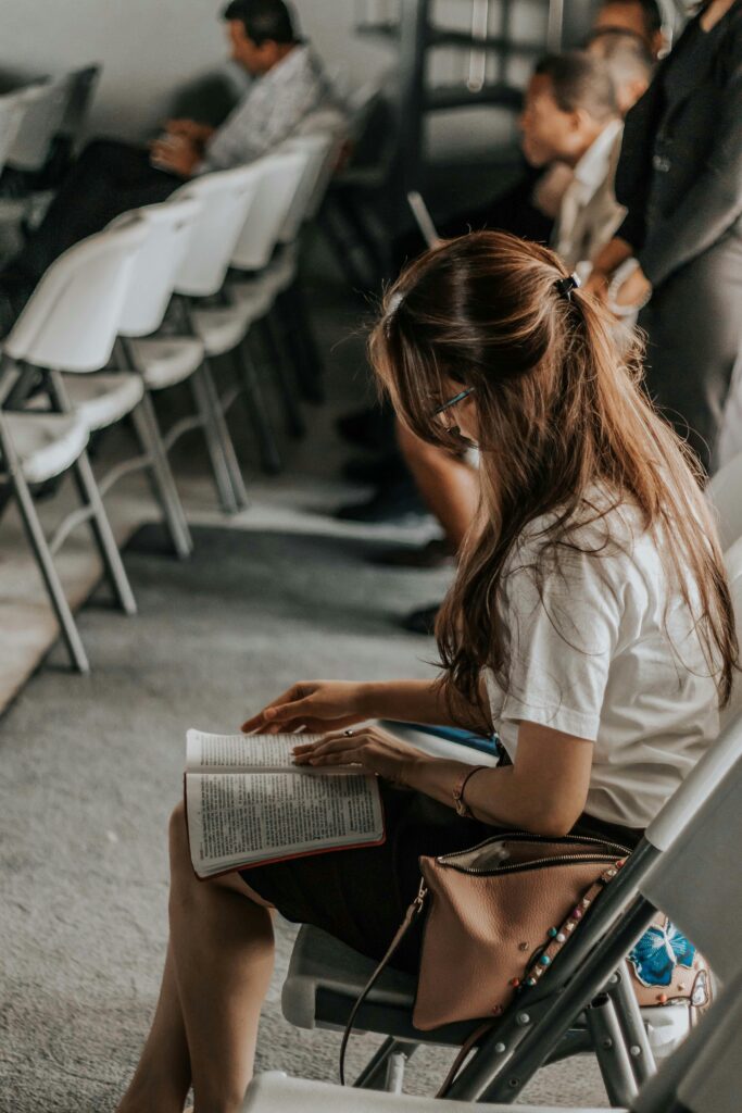 Student feeling unfamiliar with the her new college school at New York